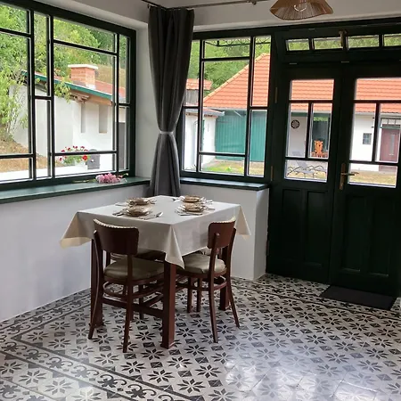 Remetemente Apartman Perocseny